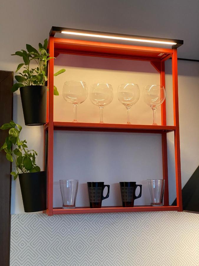 Cozy Red Bulldog Place In Apart-Complex/Pool Варна Екстериор снимка